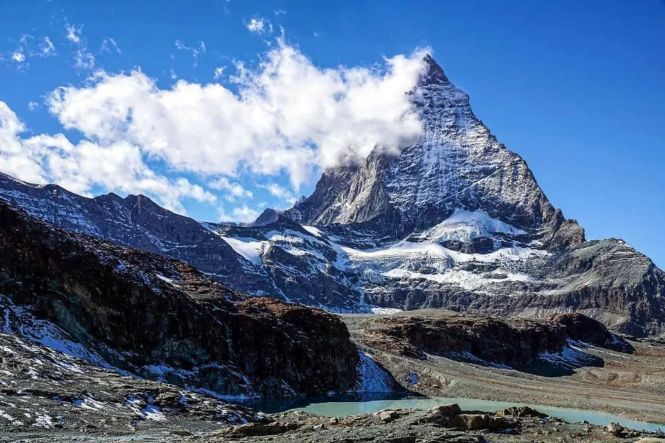 Mont Cervin dans les nuages